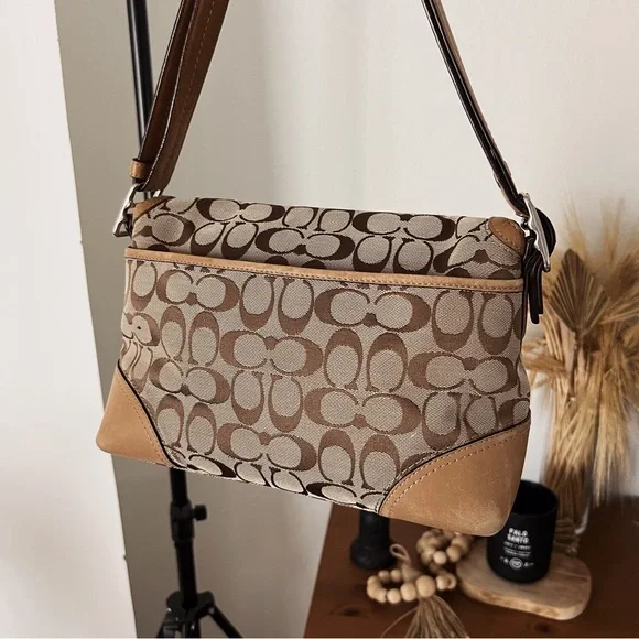 Y2K RESTORED COACH HAMPTON SIGNIATURE TAN SHOULDER BAG - Picture 5 of 16